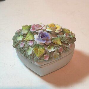 Lefton Heart, Hand Painted Capodimonte Jewelry Keeper. Vintage trinket box